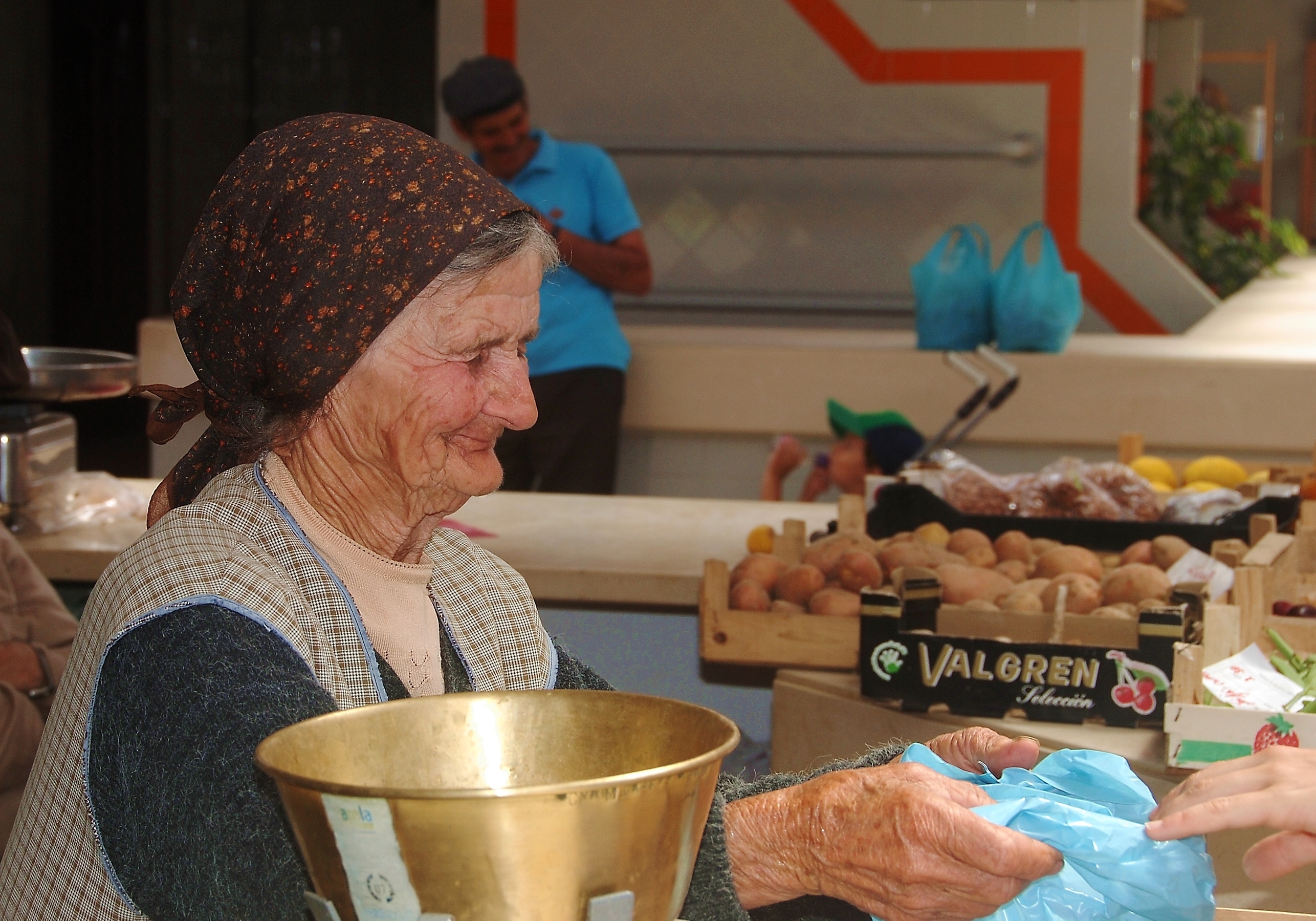 Image Vegetable_seller_Porto_Covo_2008-2.jpg of Whаt Iѕ E-Cоmmеrсе ?